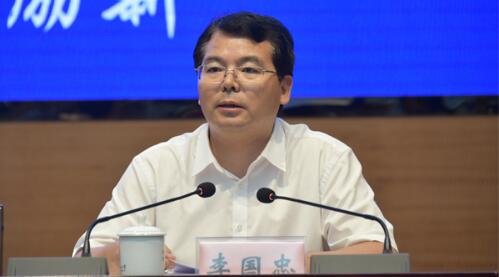李國忠簡歷：廣西大學(xué)黨委書記李國忠，曾任廣西科技廳廳長，桂林理工大學(xué)黨委書記，桂林市委常委、組織部部長