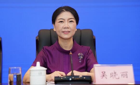 吳曉麗簡歷：來賓市政協主席吳曉麗，曾任廣西廣播電視局副局長、婦聯副主席，來賓市委副書記