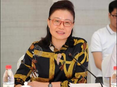 鐘碧珍簡歷：廣西政協(xié)教科衛(wèi)體委員會副主任鐘碧珍，曾任梧州市委常委、統(tǒng)戰(zhàn)部部長，梧州副市長
