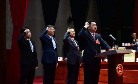 奉海峰任防城港市人大主任，黃炳利任防城港市人大副主任，黃世根任市檢察院檢察長（簡歷）