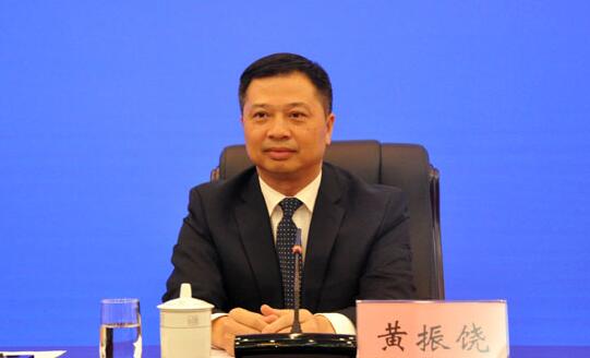 黃振饒簡歷：梧州市政協(xié)主席黃振饒，曾任梧州市委常委、宣傳部長、副市長，岑溪市委書記