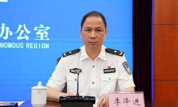 李澤進(jìn)簡歷：廣西公安廳刑偵總隊(duì)總隊(duì)長李澤進(jìn)，曾任來賓市副市長、公安局局長，北海市副市長、公安局局長