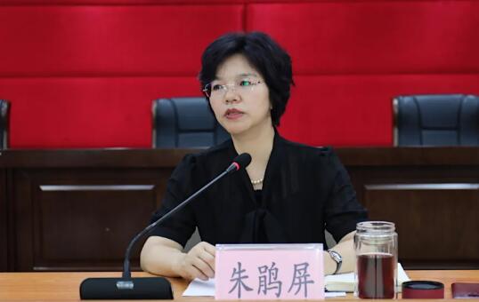 朱鵑屏簡歷：桂林市靈川縣委書記朱鵑屏，曾任桂林市委宣傳部副部長、全州縣委書記