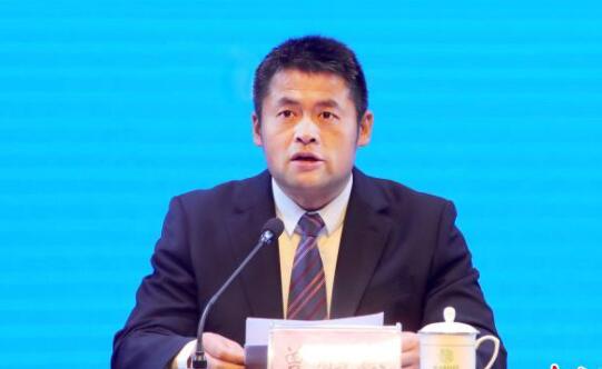 曾鵬鑫簡歷：南寧青秀區委副書記、區長曾鵬鑫，曾任南寧市委副秘書長，橫縣縣委副書記、縣長