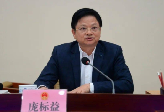 龐標(biāo)益任來(lái)賓市人大主任(簡(jiǎn)歷)，閉海東、朱柱偉、莫蓮任副主任，陳子建任監(jiān)委主任，覃子驊任法院院長(zhǎng)