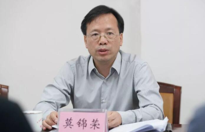 莫錦榮簡歷：廣西中醫藥大學黨委書記莫錦榮，曾任欽州市委副書記、市委常委、組織部部長，廣西高院政治部主任