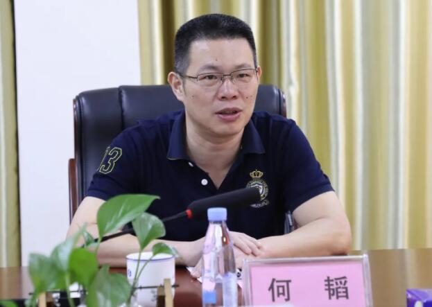 何韜簡歷：柳州市柳城縣委副書記、縣長何韜，曾任柳州市住建局局長，柳城縣委常委、常務副縣長
