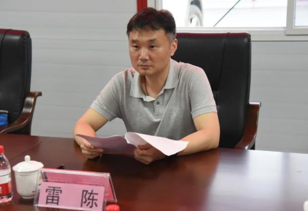 雷陳簡歷：北海市副市長雷陳，曾任龍勝縣委書記，秀峰區(qū)委書記、區(qū)長，永?？h委副書記、副縣長