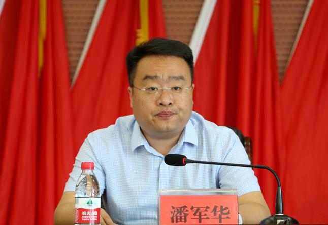 潘軍華簡歷：桂林市雁山區委副書記、區長潘軍華，曾任靈川縣委常委、常務副縣長、組織部長，象山副區長