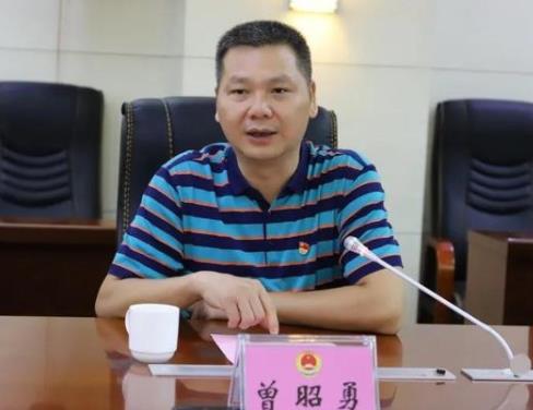 曾昭勇簡歷：賀州市檢察院副檢察長曾昭勇，曾任賀州市檢察院政治部主任、八步區(qū)檢察長