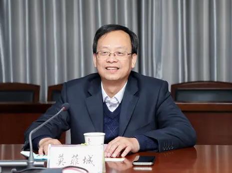 莫菲城簡歷：廣西地礦局副局長莫菲城，曾任廣西農投集團總經理、平陸運河集團總經理、南寧糖業董事長