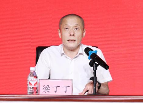 梁丁丁簡(jiǎn)歷：桂林信息科技學(xué)院校長(zhǎng)梁丁丁，曾任賀州學(xué)院黨委書記、桂林電子科技大學(xué)黨委副書記、北海副市長(zhǎng)