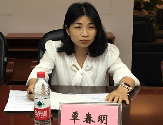 覃春明簡歷：南寧百貨大樓股份有限公司總經理覃春明，曾任南寧百貨公司副總經理