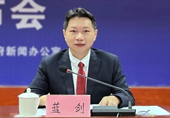 藍劍簡歷：防城港市委宣傳部副部長、網信辦主任藍劍，曾任防城港市文化體育新聞出版局副局長