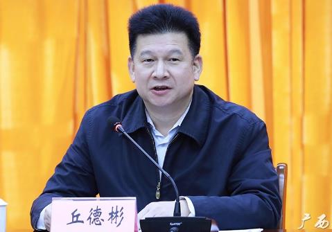 丘德彬簡歷：廣西黨委統戰部副部長、工商聯黨組書記丘德彬，曾任百色市委副書記、統戰部部長