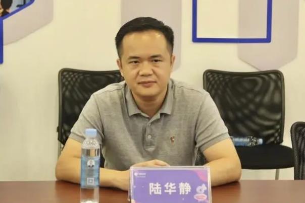 陸華靜簡歷：桂林市疊彩區委副書記、區長陸華靜，曾任七星區委常委、常務副區長，大化縣委常委、副縣長