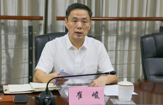 崔峻簡歷：廣西自治區(qū)政府副秘書長崔峻，曾任柳州市委常委、常務(wù)副市長、秘書長，三江縣委書記