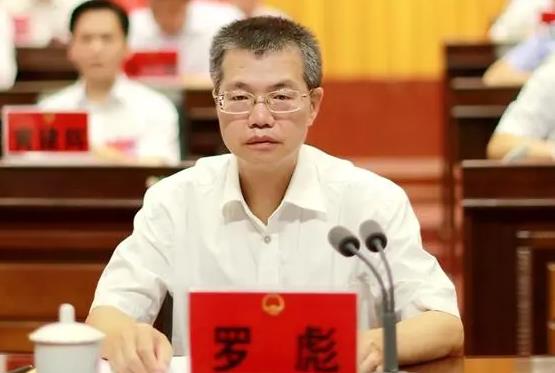 羅彪簡歷：廣西職業(yè)師范學(xué)院黨委副書記羅彪，曾任崇左市委常委、統(tǒng)戰(zhàn)部部長，扶綏縣委書記、大新縣委書記